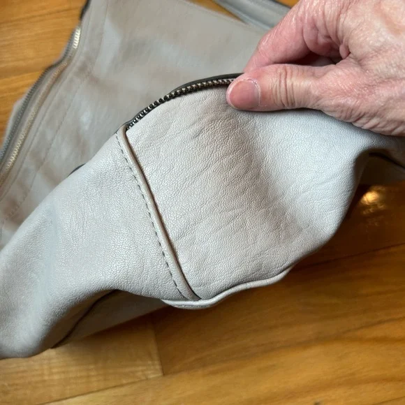 Jessica Simpson Gray Shoulder Bag with Metallic Detail - Picture 7 of 11